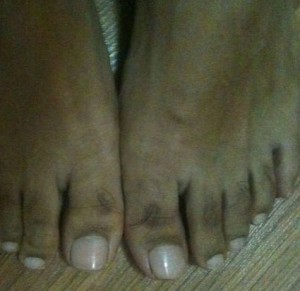 shiny toe nails